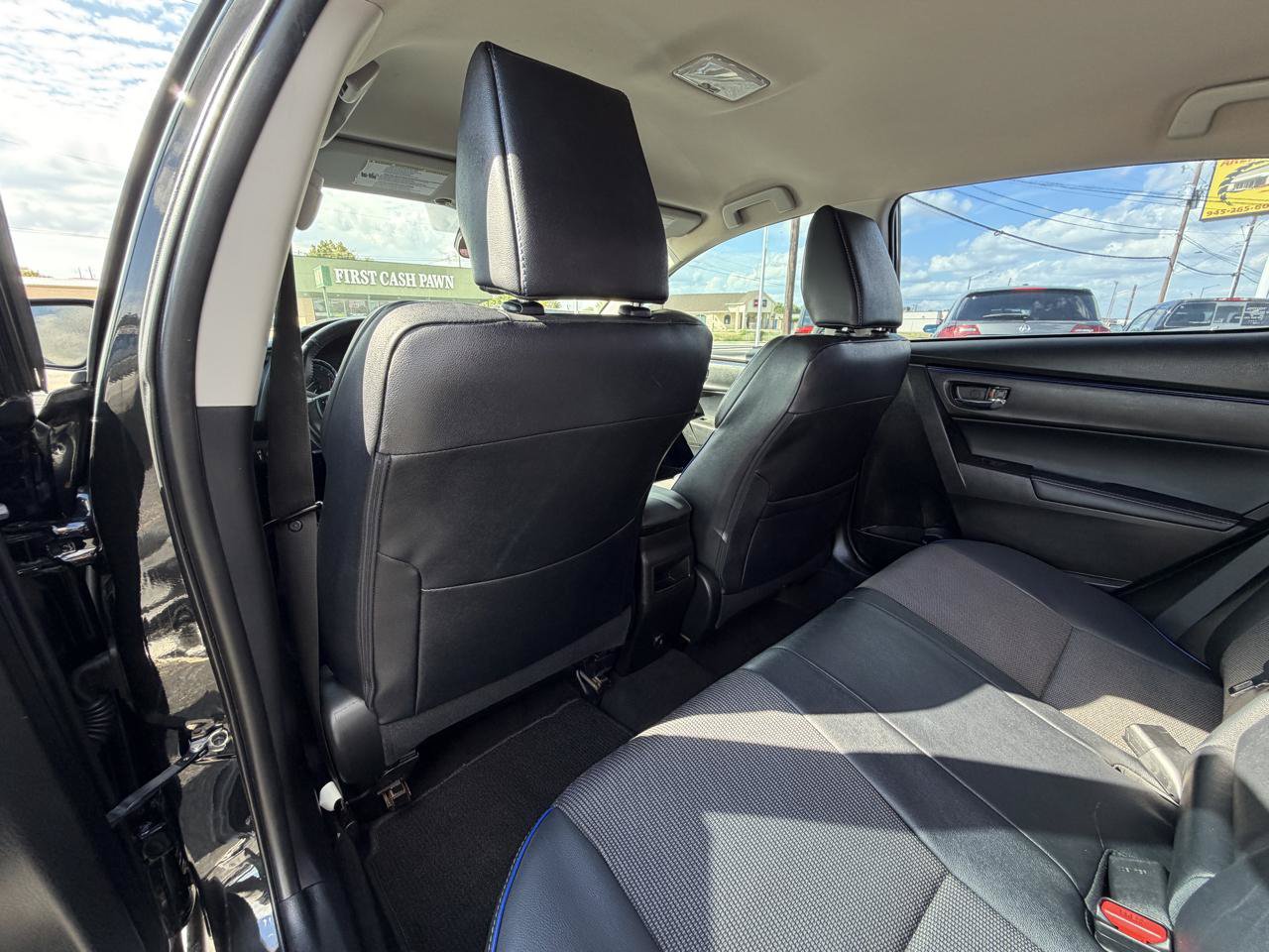 Used 2018 Toyota Corolla SE FWD image 11