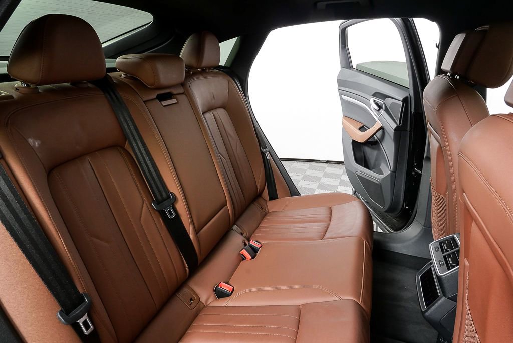 Certified 2022 Audi e-tron Premium image 21