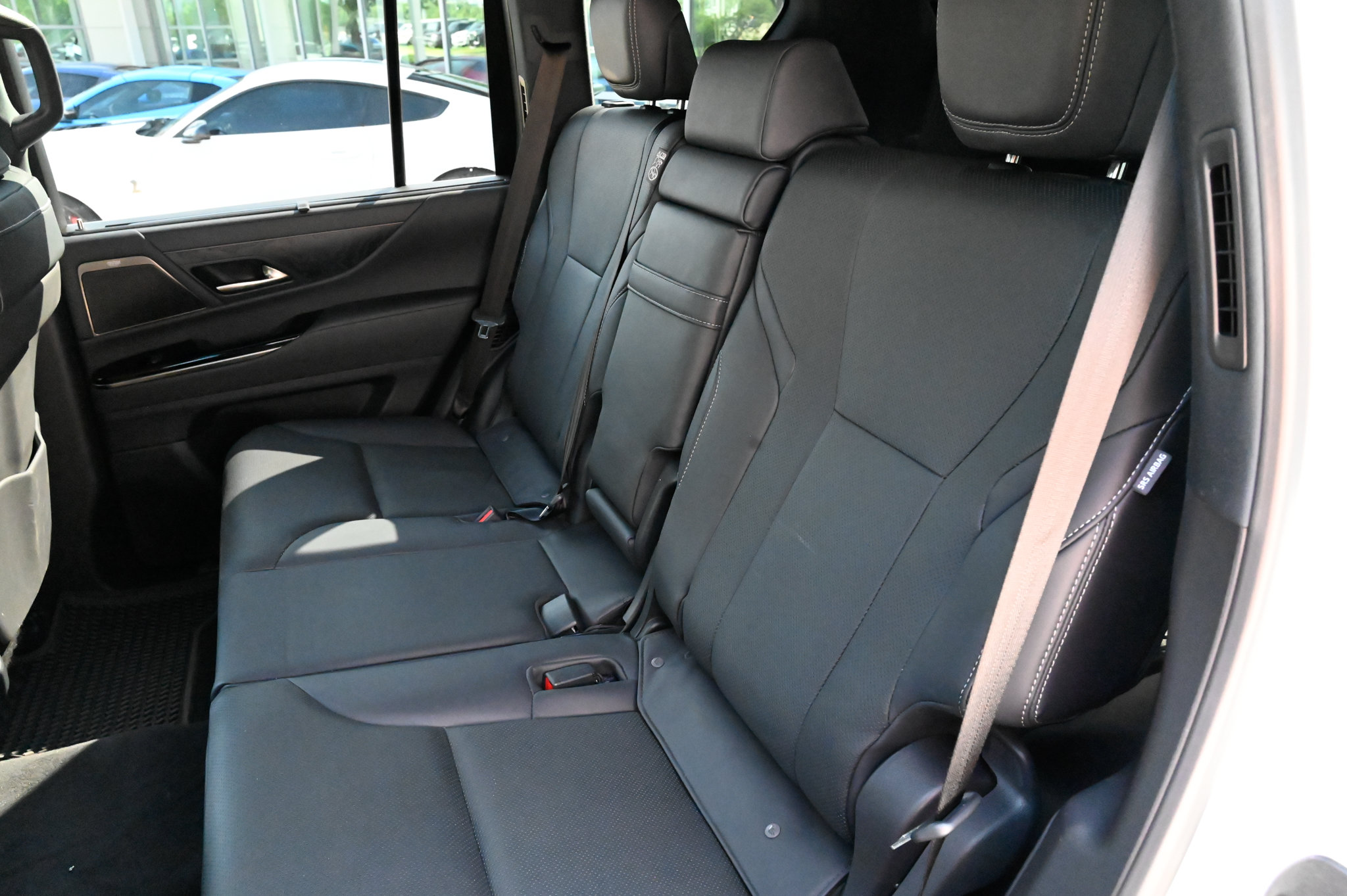 Used 2025 Lexus LX 600 4WD w/ Accessory Package (2T) image 40