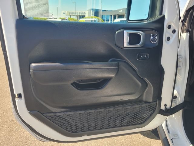 Used 2025 Jeep Wrangler Unlimited Rubicon AWD/4WD image 18