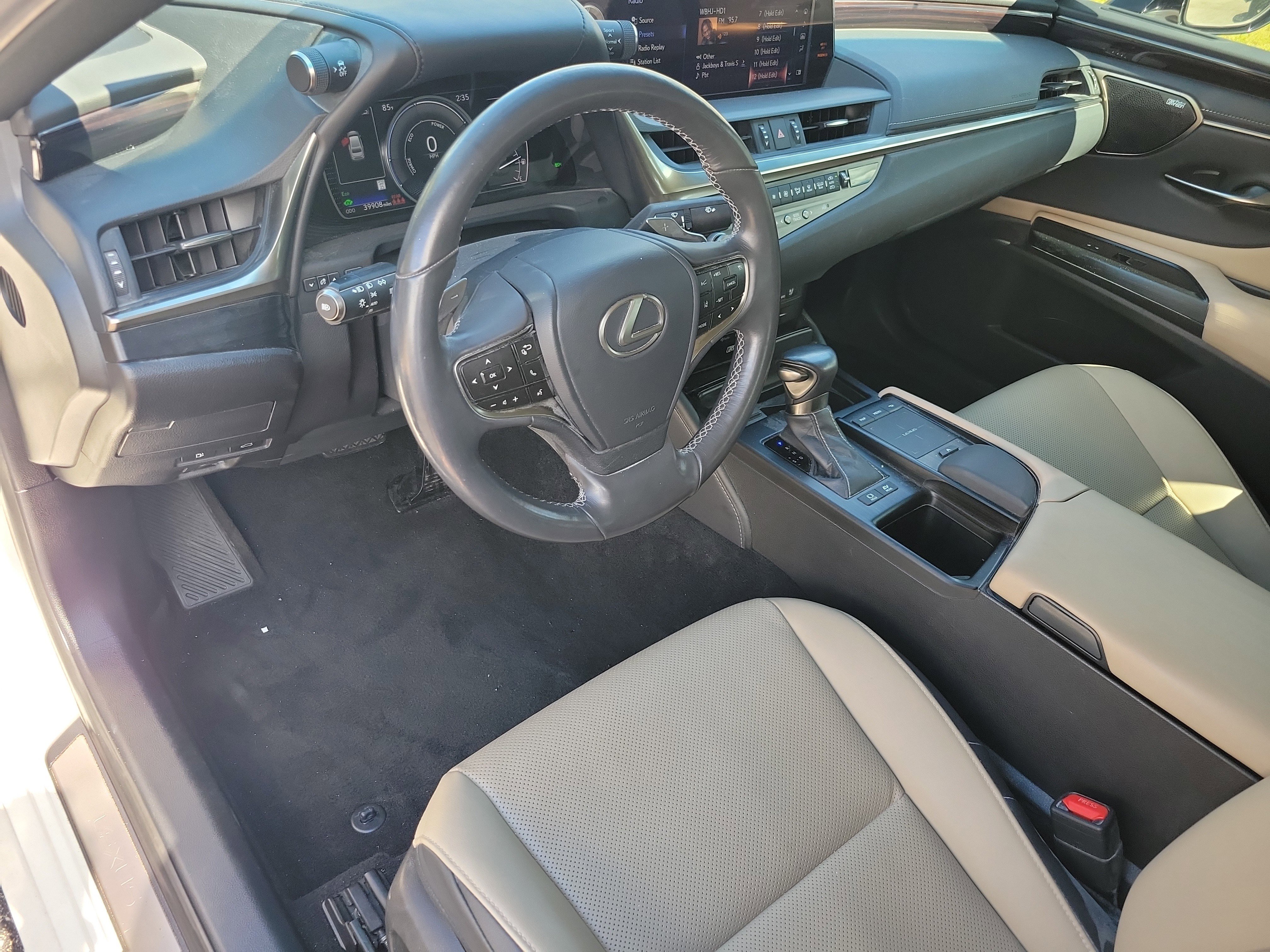 Used 2021 Lexus ES 300h w/ Premium Package image 3