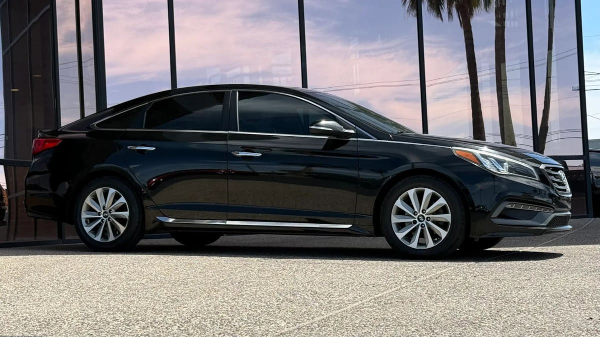 Used 2016 Hyundai Sonata Sport w/ Option Group 02 FWD image 16