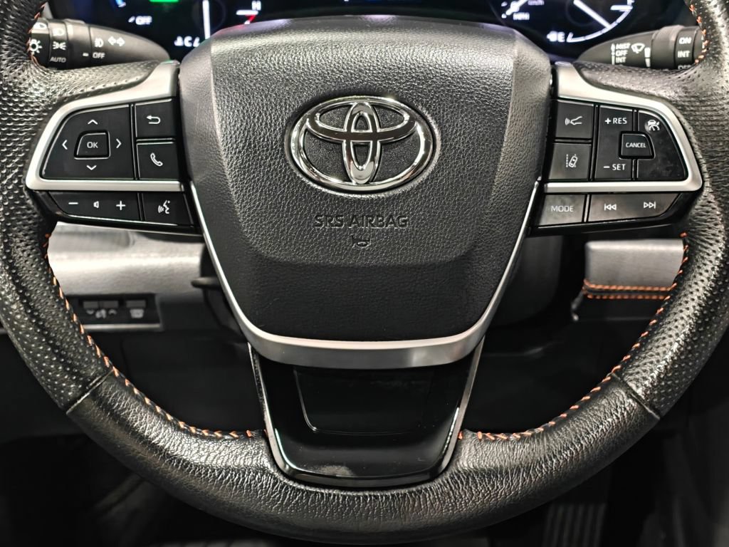 Used 2024 Toyota Sienna XSE w/ XSE Plus Package AWD/4WD image 6