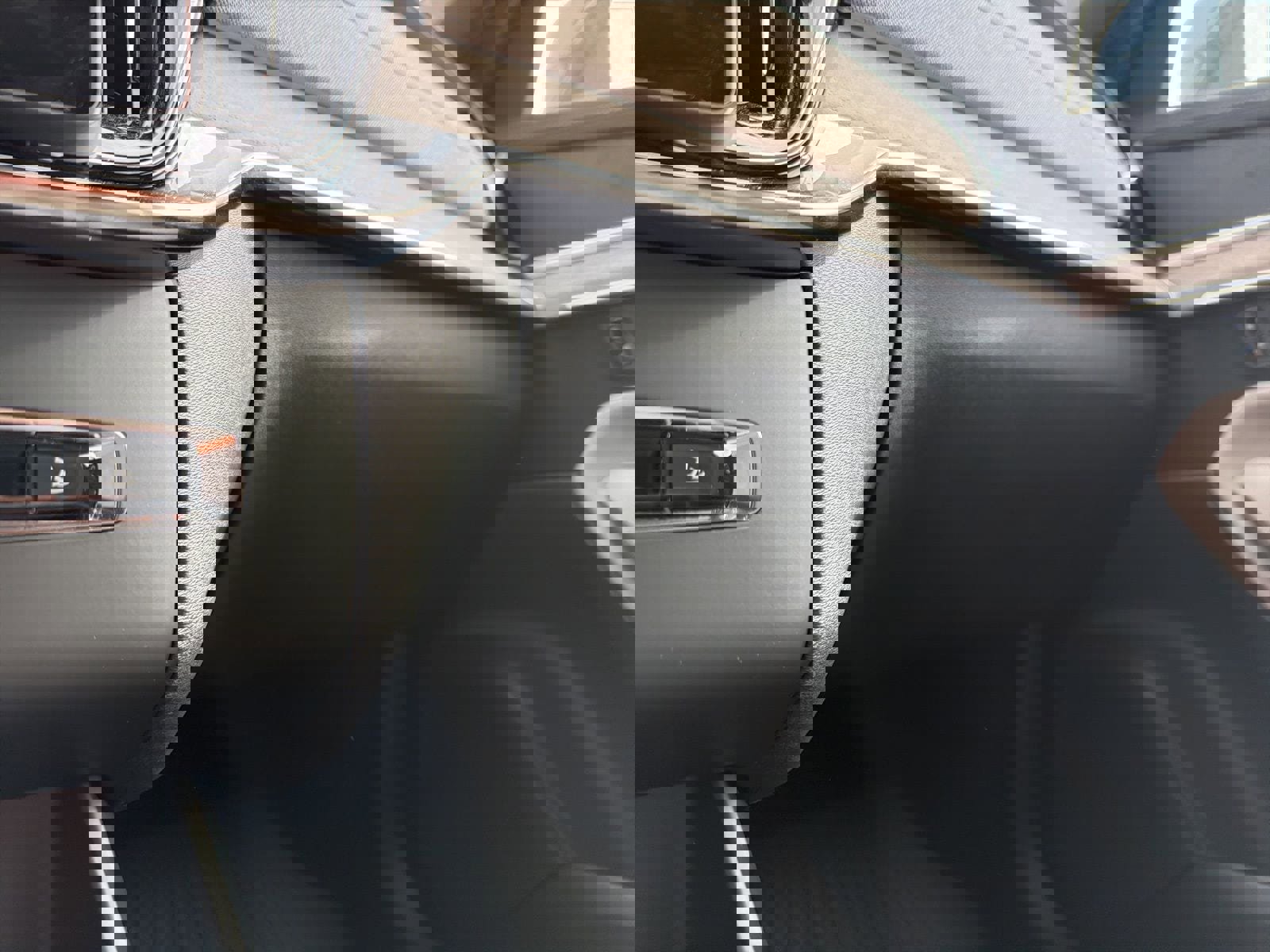 New 2026 Volvo XC90 B6 Core w/ Protection Package Premier image 54