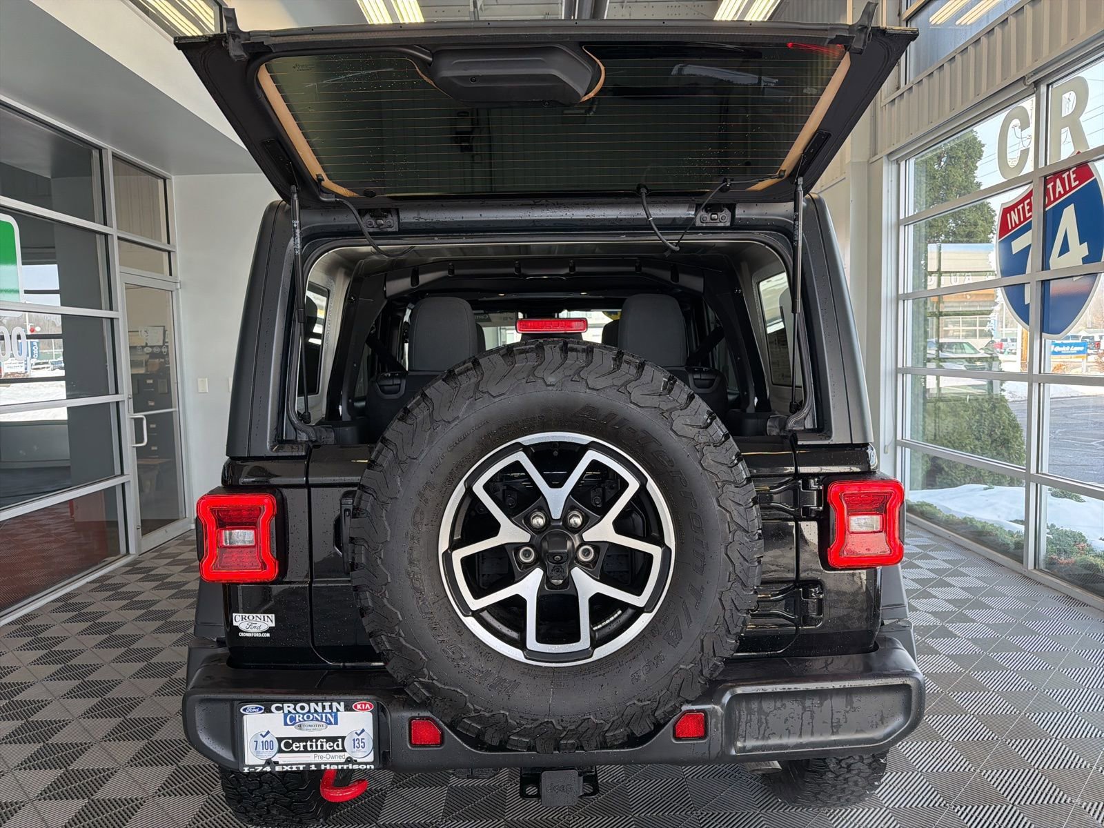 Used 2024 Jeep Wrangler Unlimited Rubicon w/ Technology Group image 13