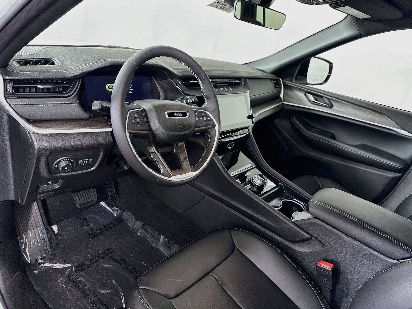 New 2027 Jeep Grand Cherokee Limited AWD/4WD image 3