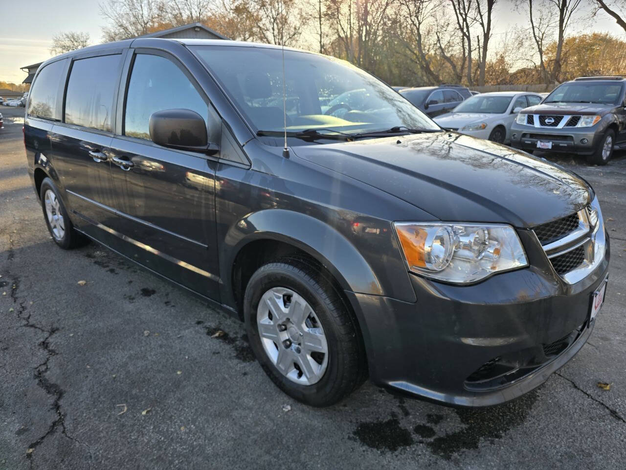 Used 2012 Dodge Grand Caravan SE image 3