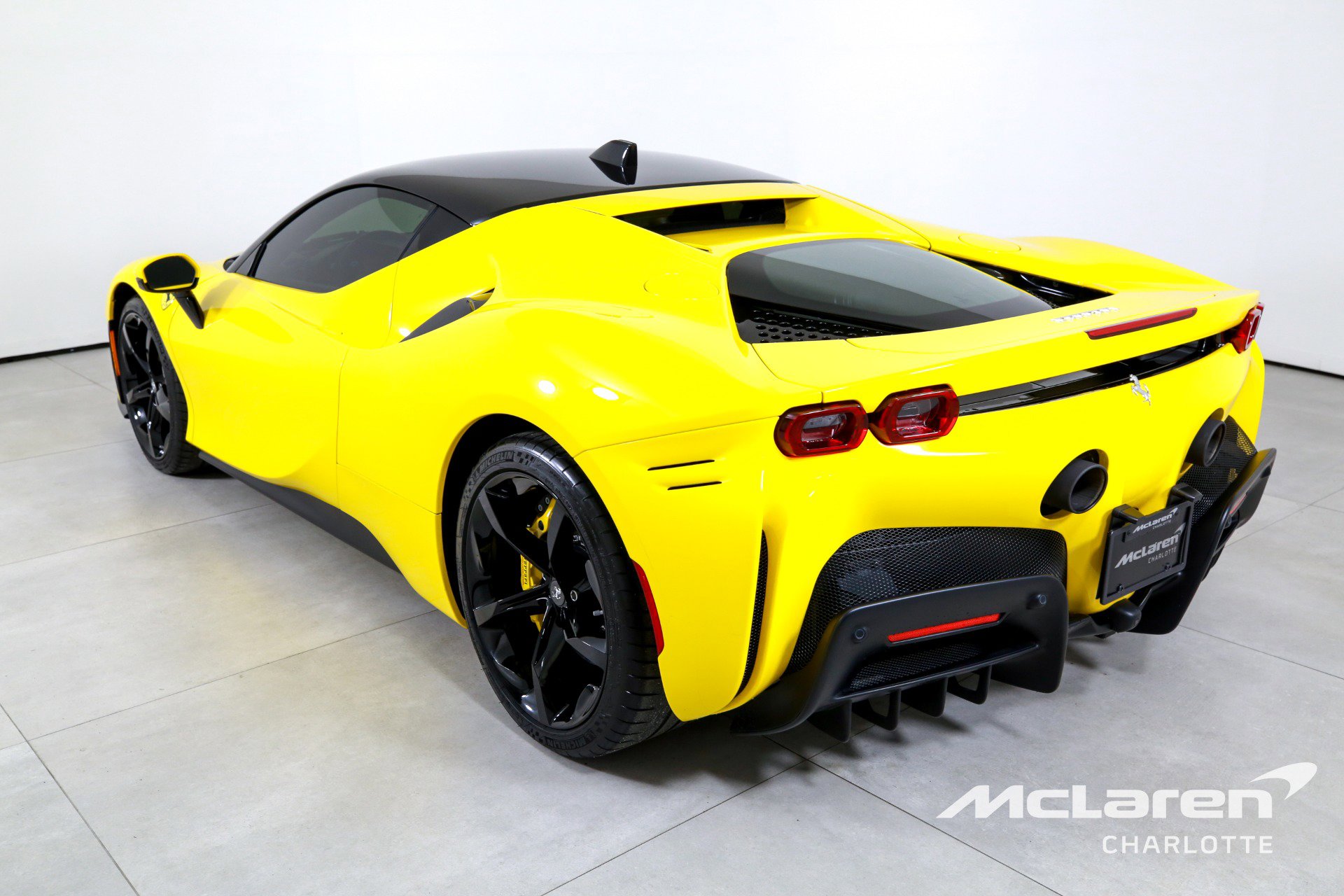 Used 2022 Ferrari SF90 Stradale image 6