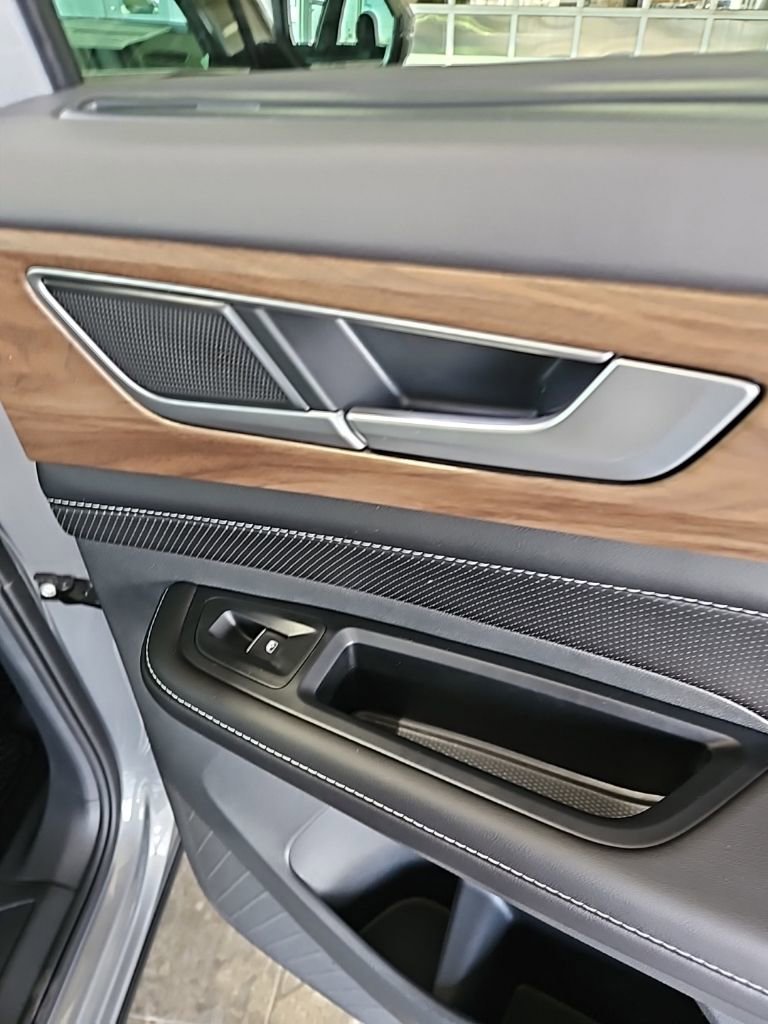 New 2026 Volkswagen Atlas SE image 16