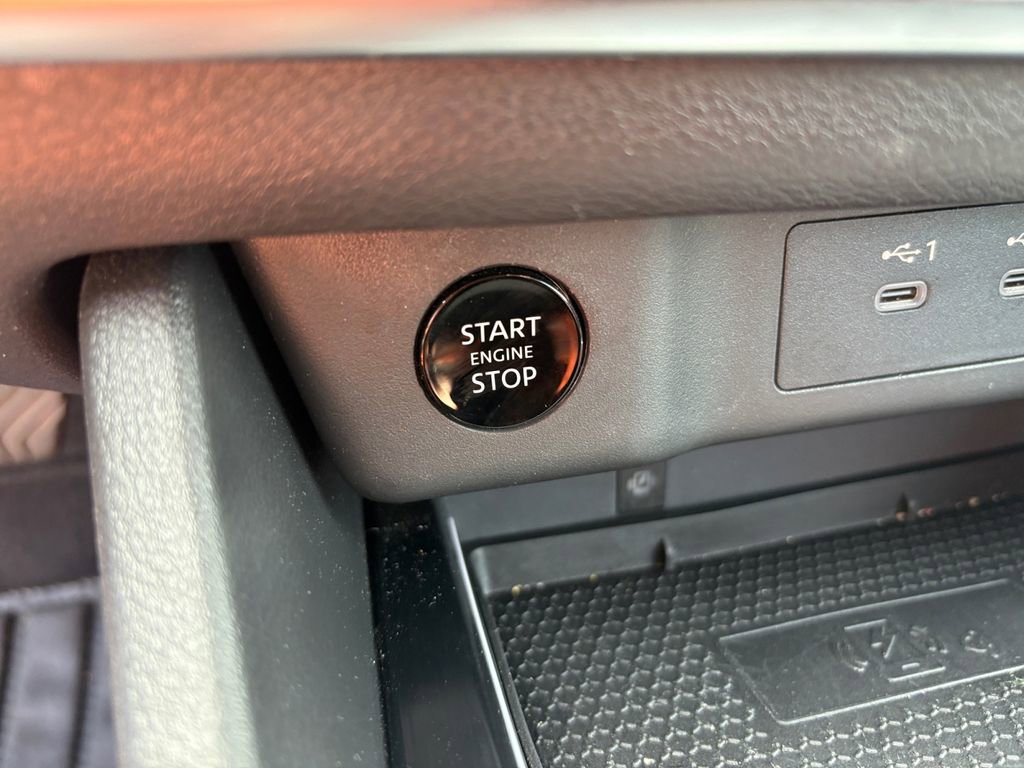 Used 2025 Nissan Rogue SL FWD image 29