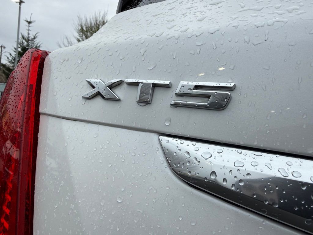 Used 2017 Cadillac XT5 Platinum w/ Driver Assist Package image 10