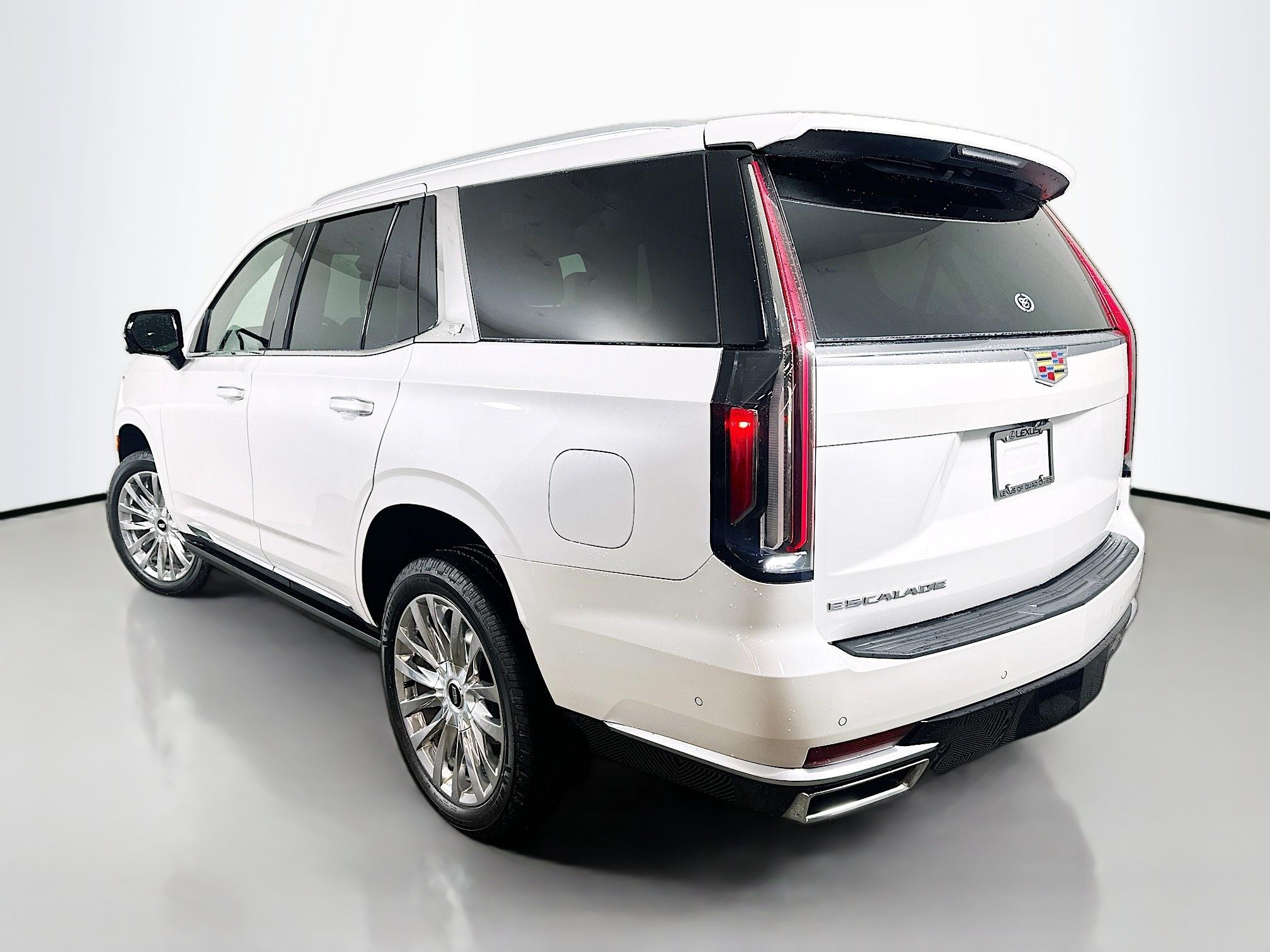 Used 2022 Cadillac Escalade Premium Luxury w/ Performance Package AWD/4WD image 5