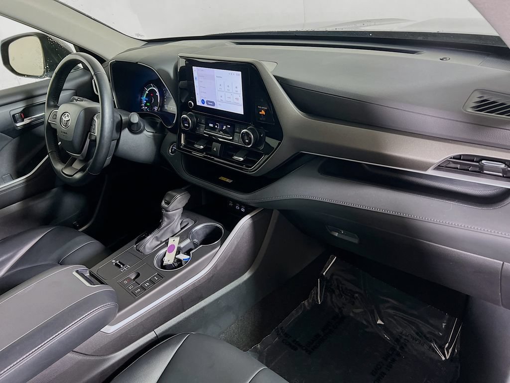 Used 2023 Toyota Highlander XLE AWD/4WD image 26