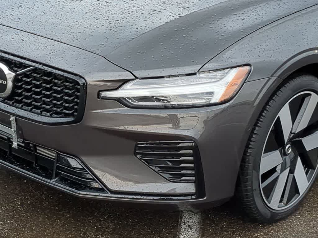 Certified 2025 Volvo S60 T8 Plus AWD/4WD image 10