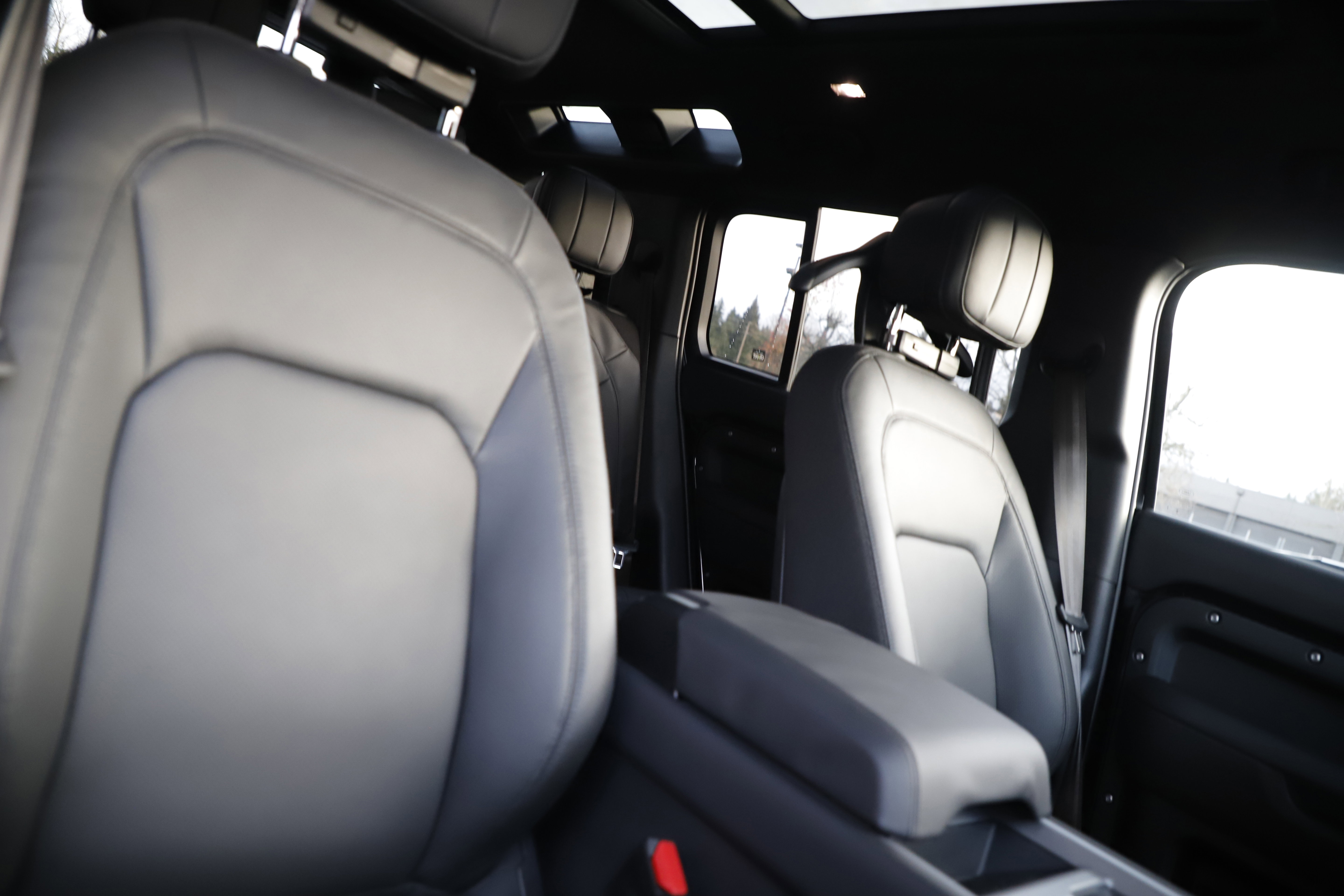 New 2025 Land Rover Defender 110 X AWD/4WD image 4