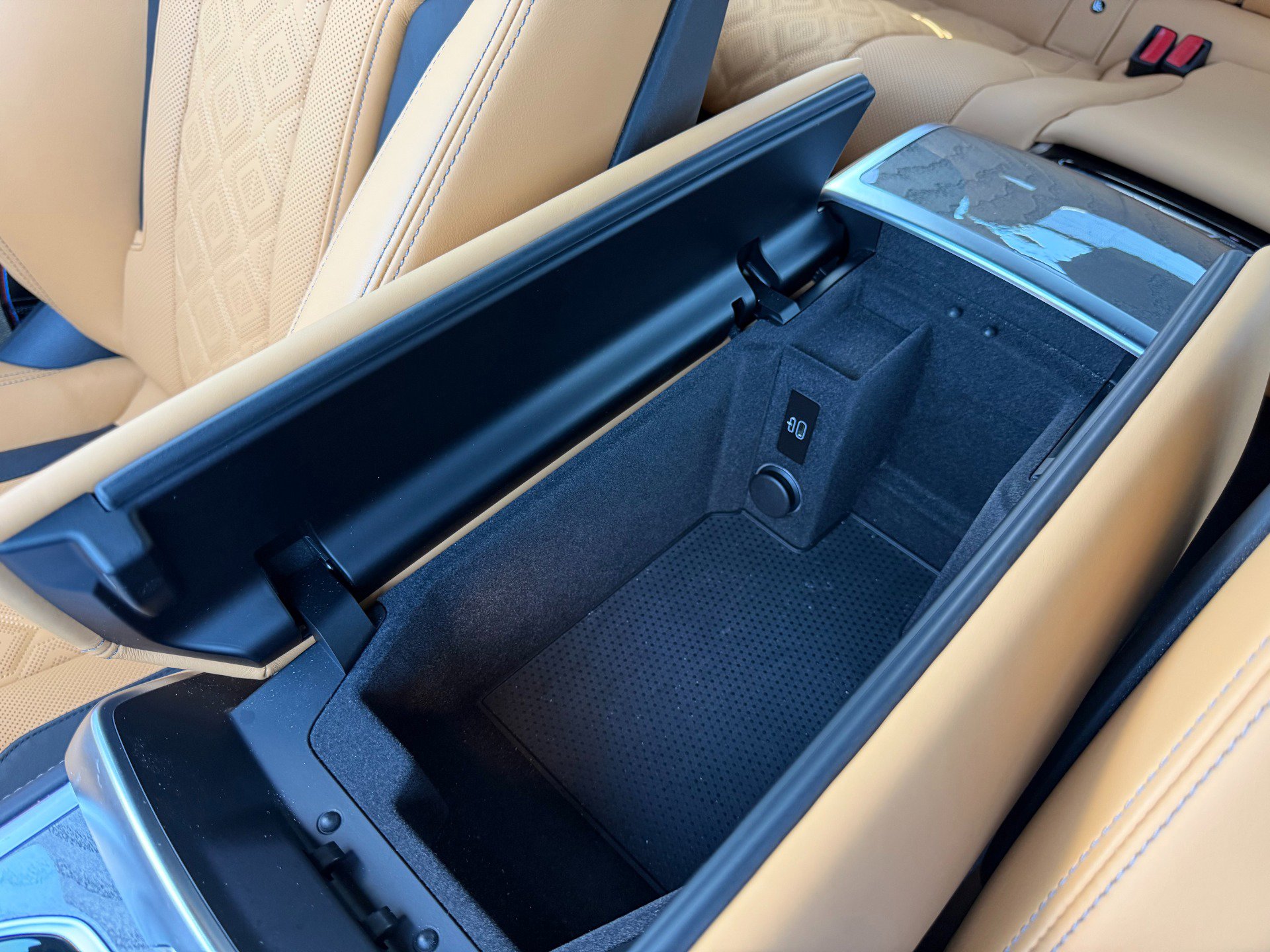 Used 2025 BMW M8 Competition image 36