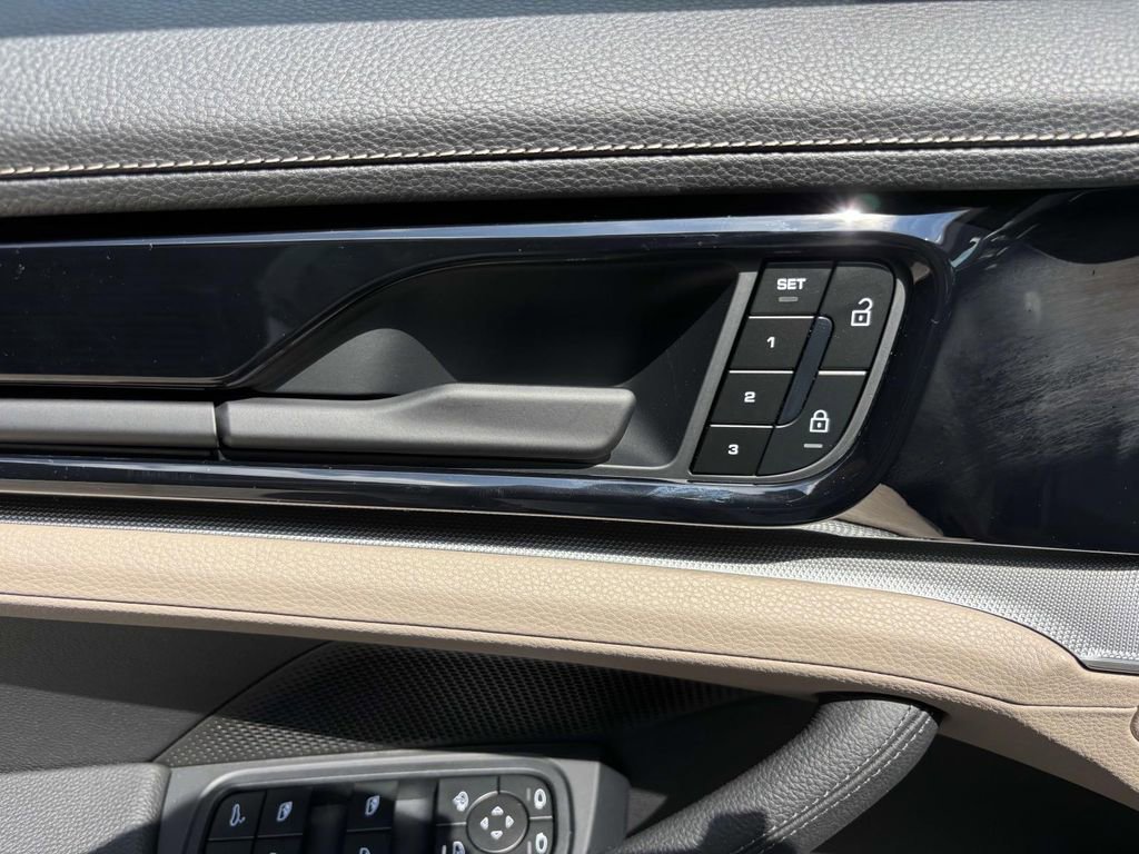 New 2025 Porsche Panamera image 23