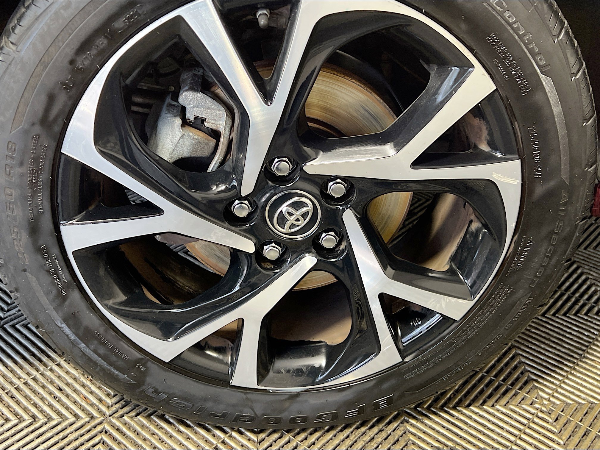 Used 2018 Toyota C-HR XLE image 14