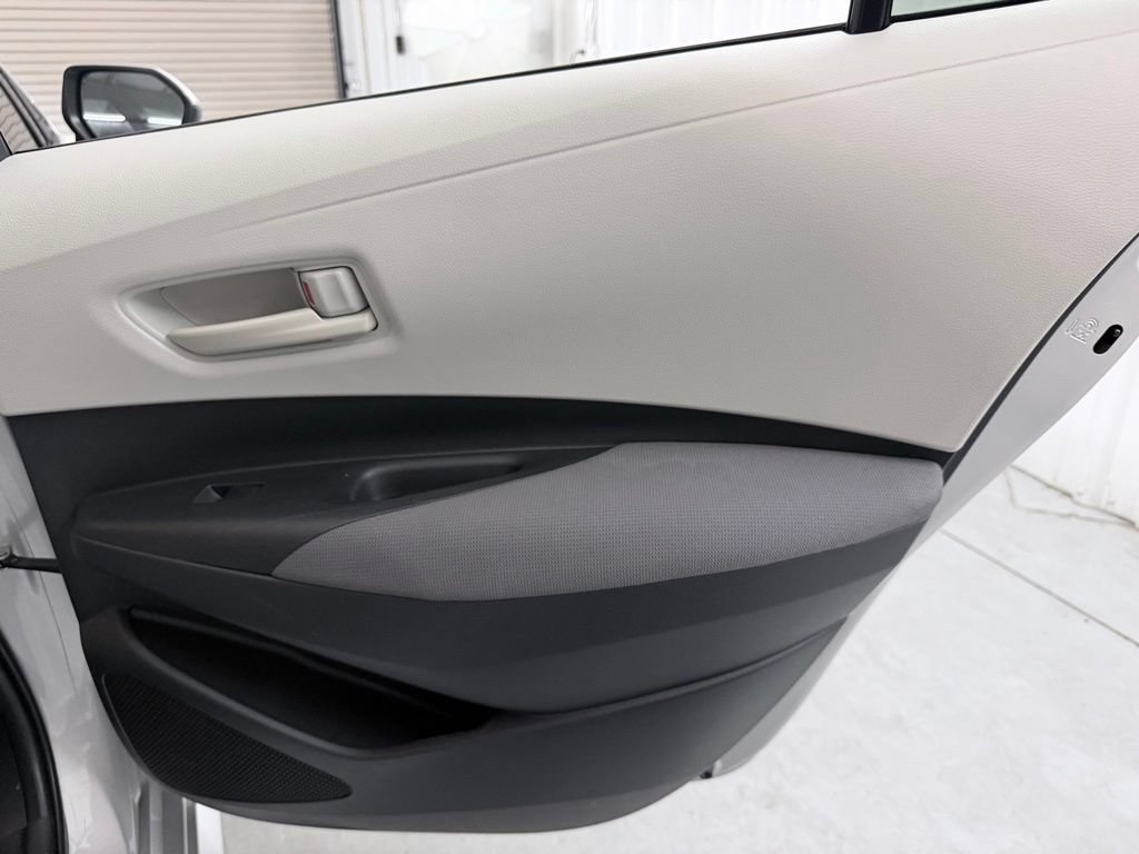 Used 2022 Toyota Corolla LE FWD image 32