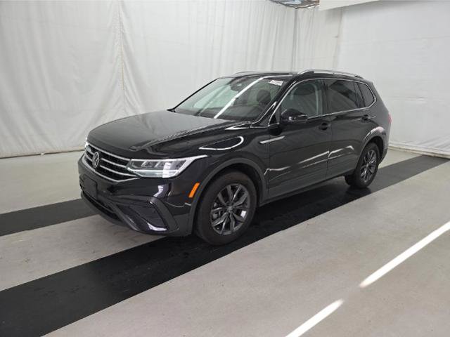 Used 2022 Volkswagen Tiguan SE image 1
