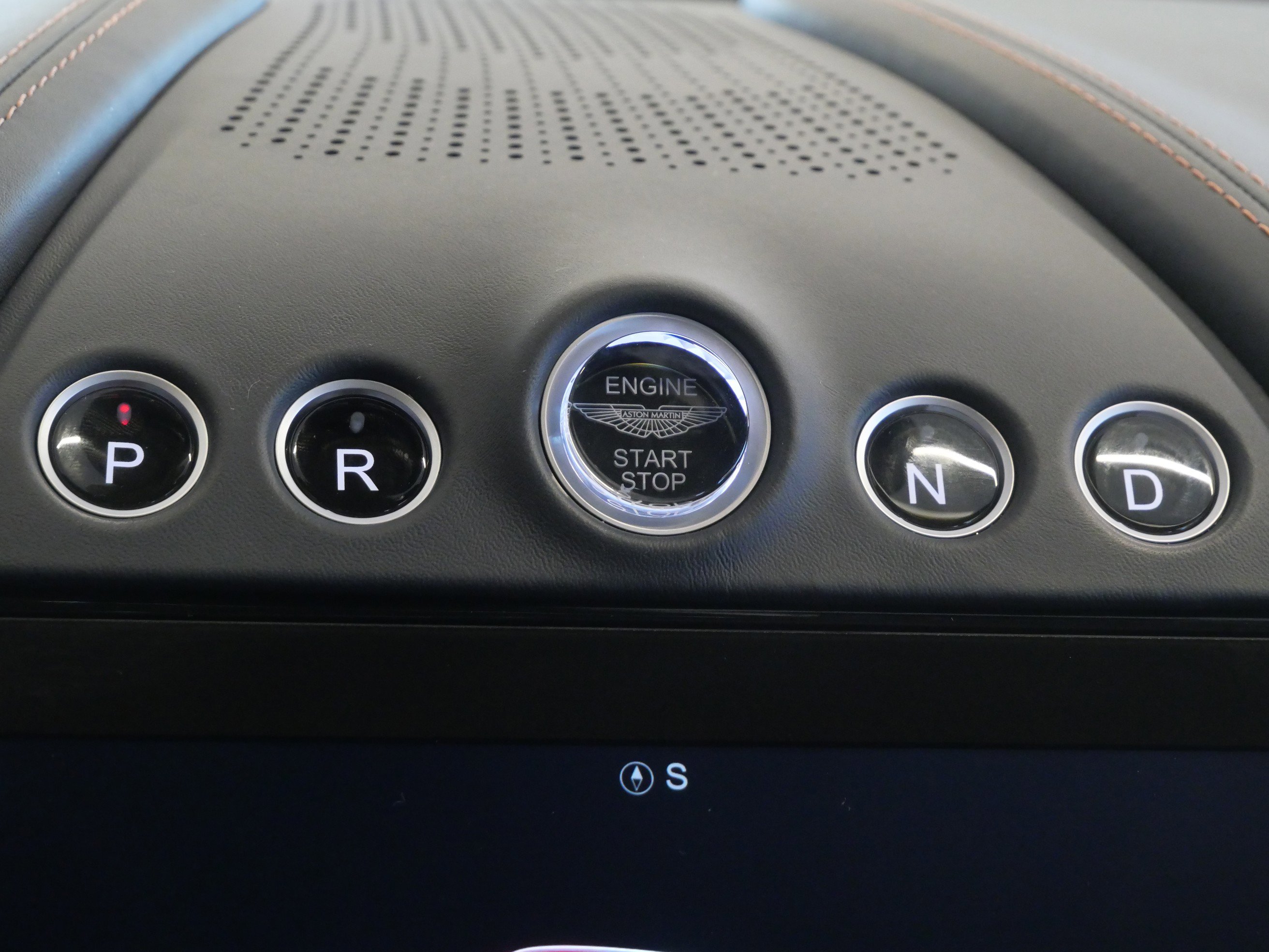 Used 2023 Aston Martin DBX image 36