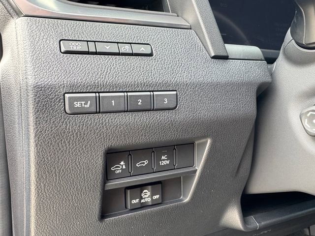 Used 2025 Lexus GX 550 image 6