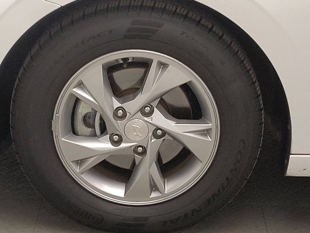 Used 2021 Hyundai Elantra SE image 31