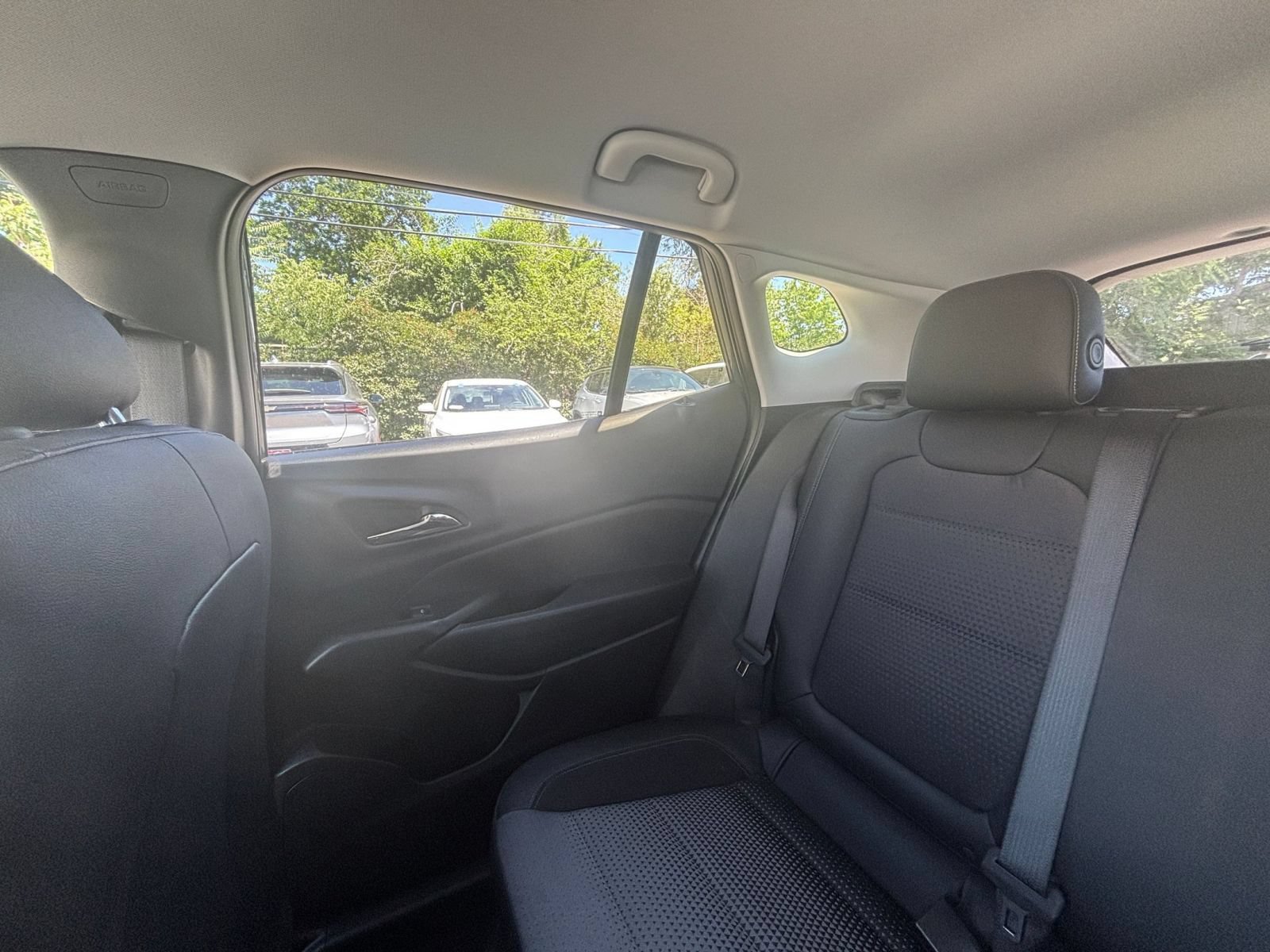 Used 2025 Chevrolet Trax LT FWD image 35