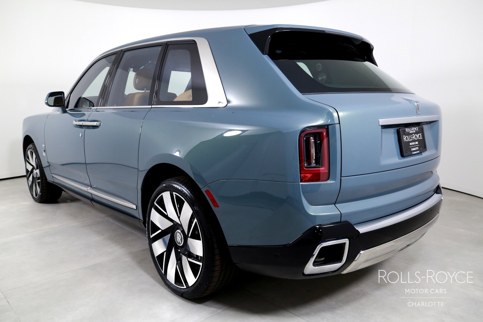 Certified 2025 Rolls-Royce Cullinan image 8