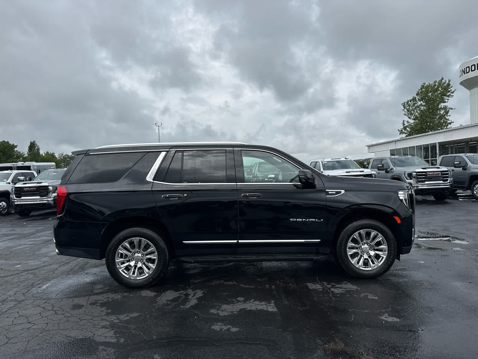 Certified 2023 GMC Yukon Denali w/ Advanced Technology Package AWD/4WD image 6