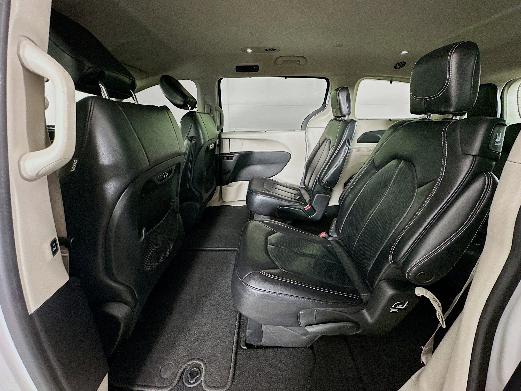 Used 2022 Chrysler Pacifica Touring-L FWD image 27