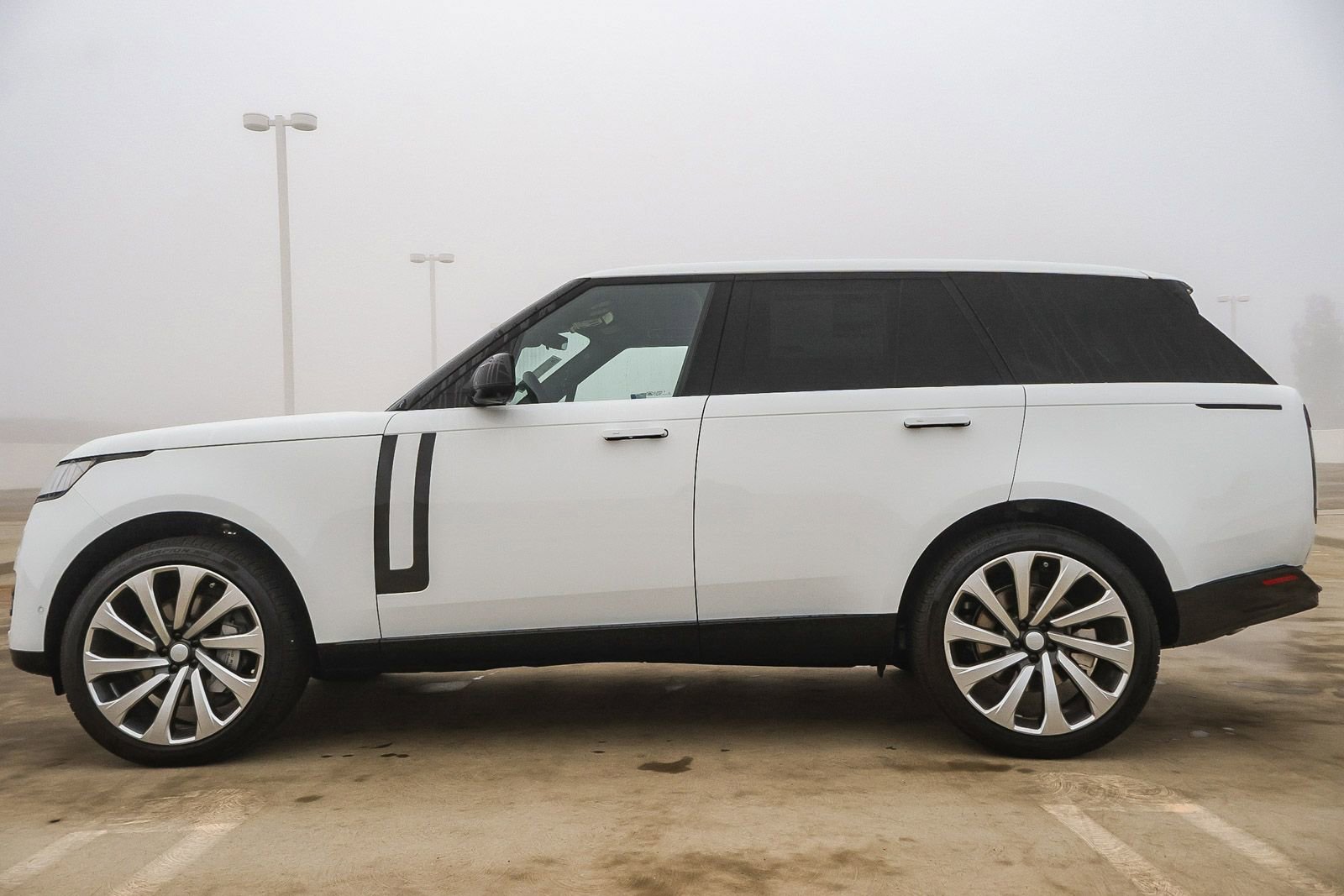 New 2025 Land Rover Range Rover SE image 8