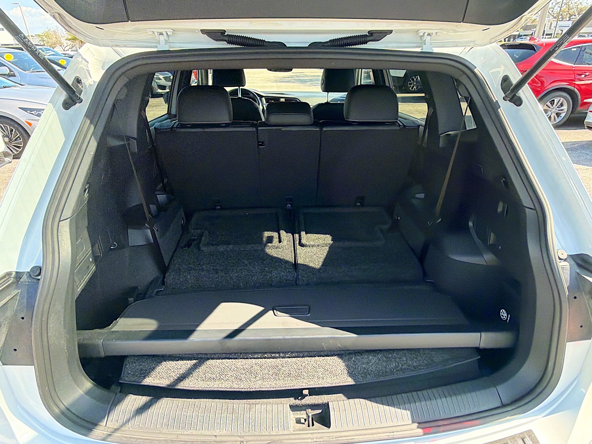 Used 2023 Volkswagen Tiguan SE R-Line image 13