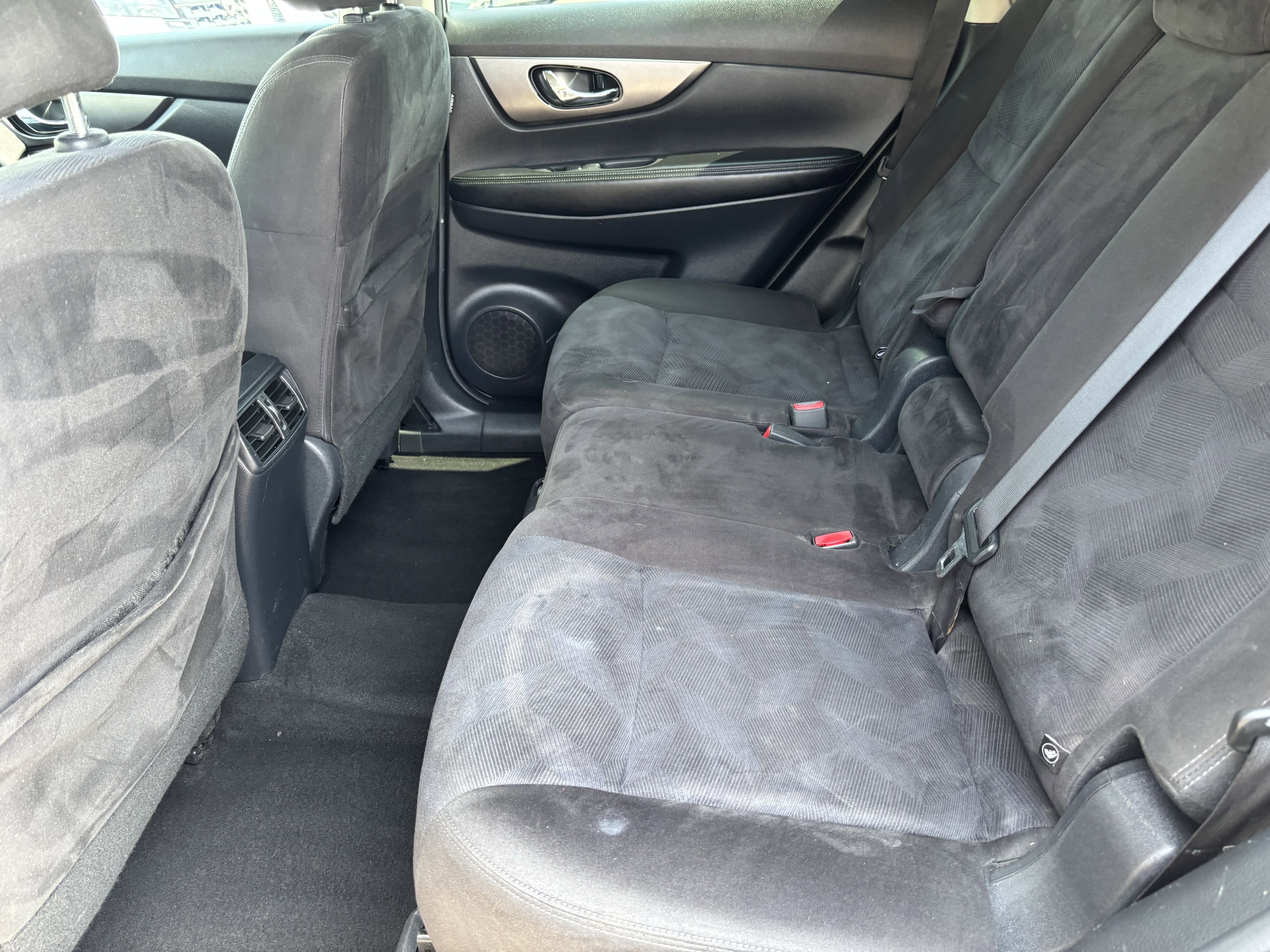 Used 2015 Nissan Rogue SV w/ SV Premium Package image 15