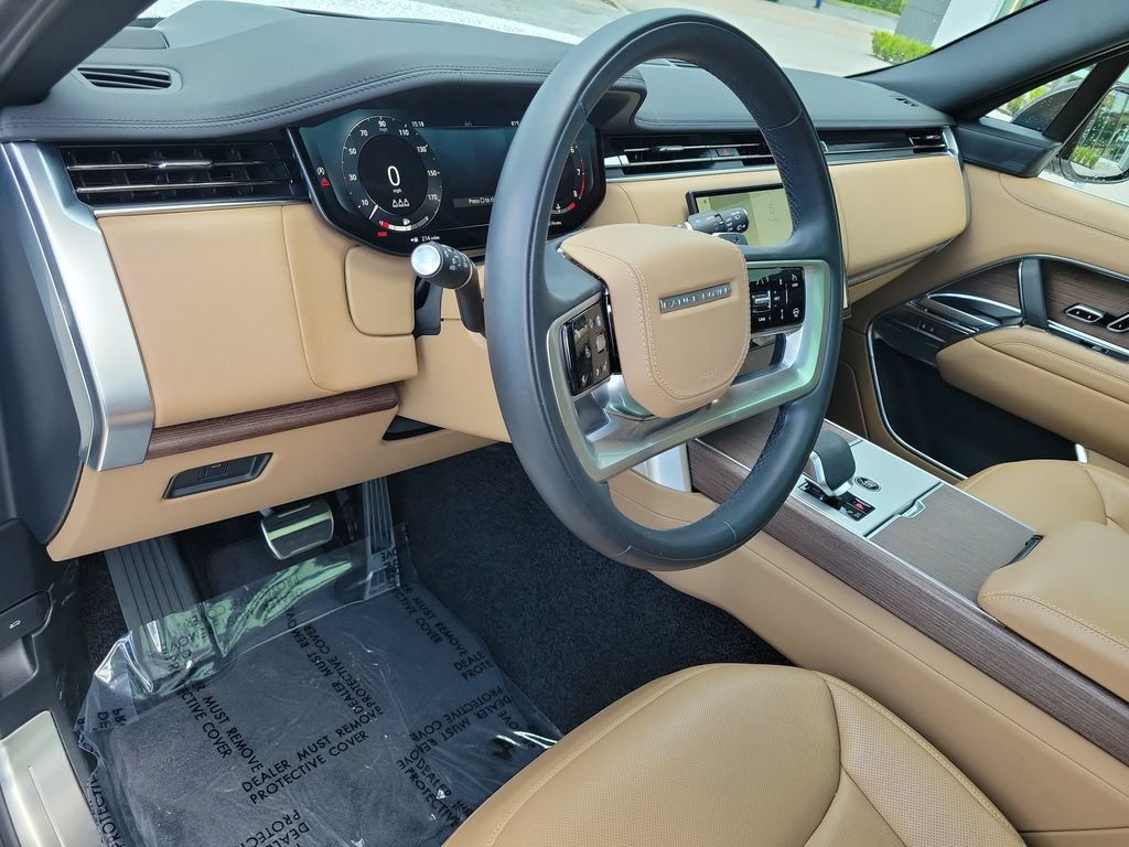 Used 2025 Land Rover Range Rover SE AWD/4WD image 25