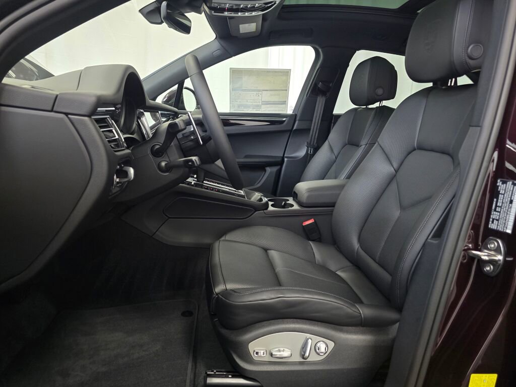 New 2025 Porsche Macan image 14