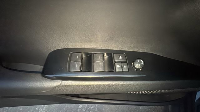 Used 2025 Toyota Camry SE image 13