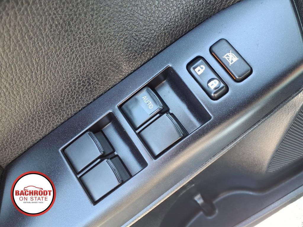 Used 2018 Toyota RAV4 LE AWD/4WD image 16