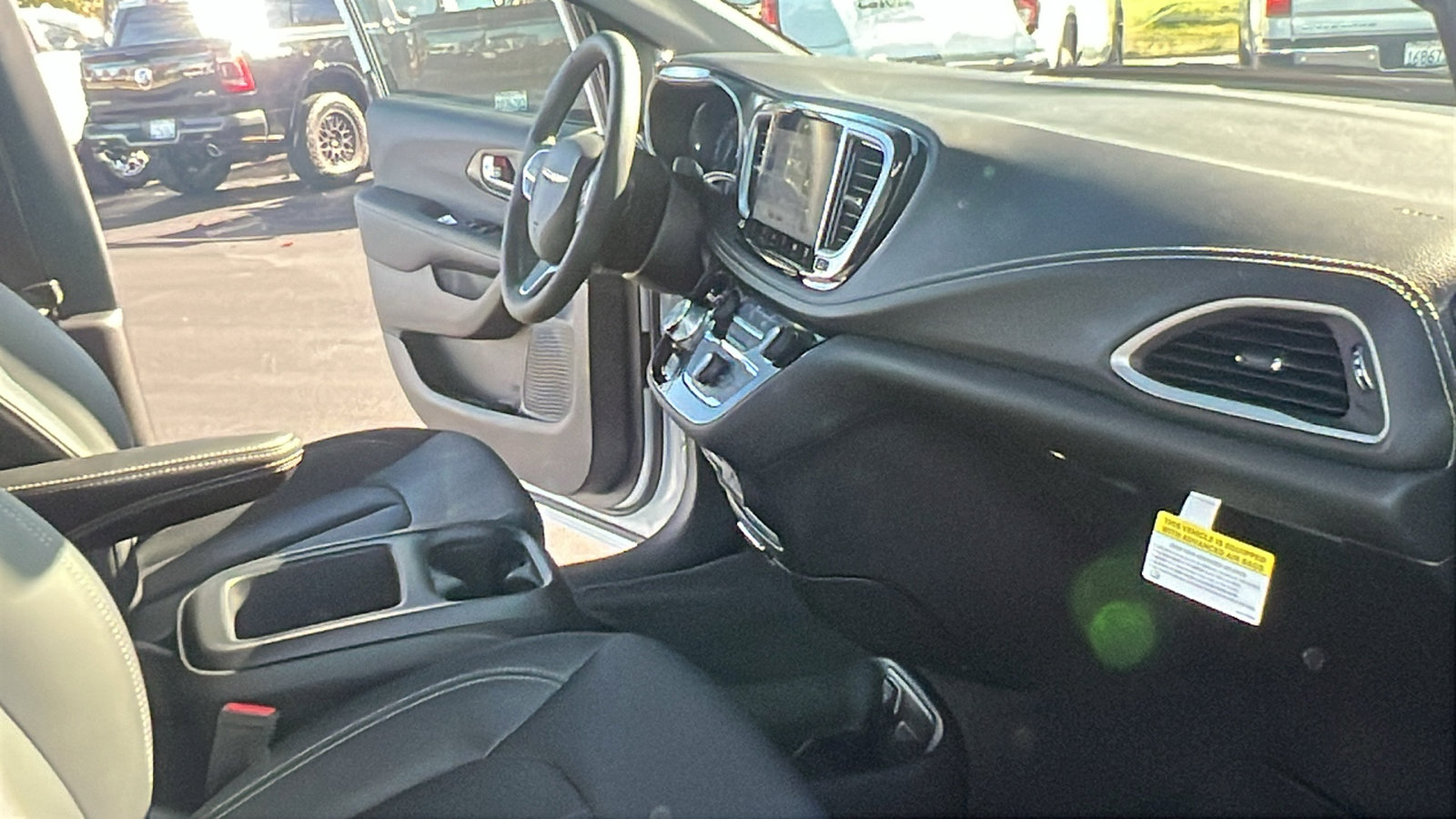 New 2026 Chrysler Pacifica Select image 11