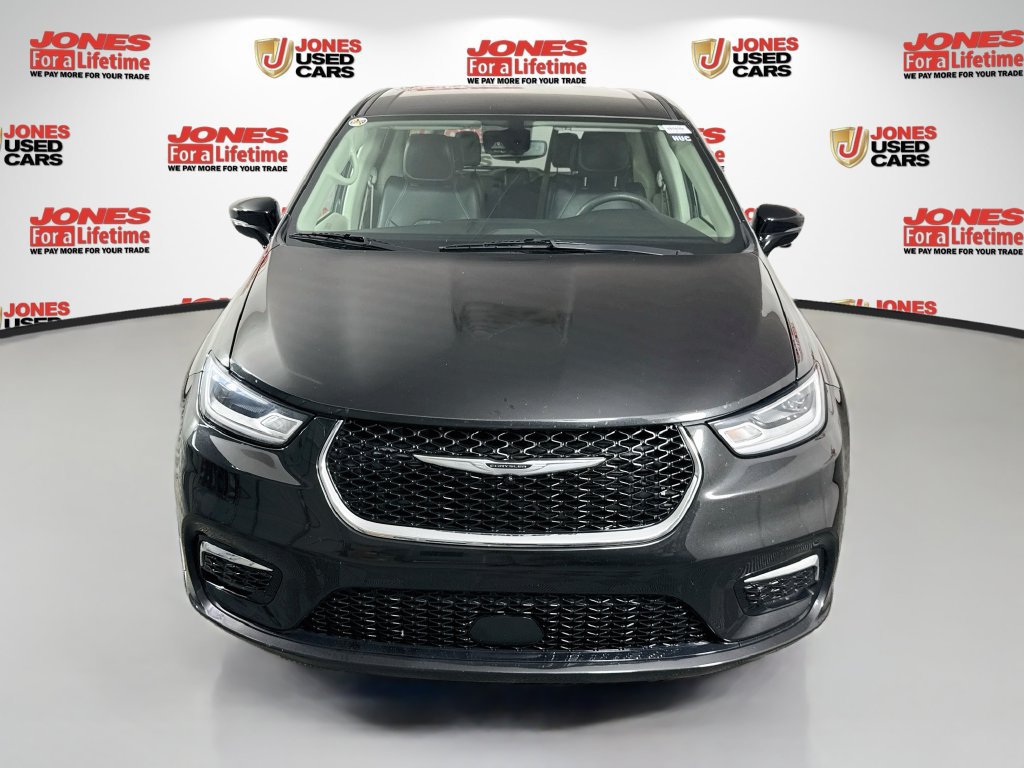Used 2024 Chrysler Pacifica Touring-L FWD image 12