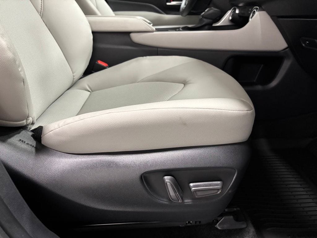 Used 2025 Toyota Grand Highlander AWD image 63