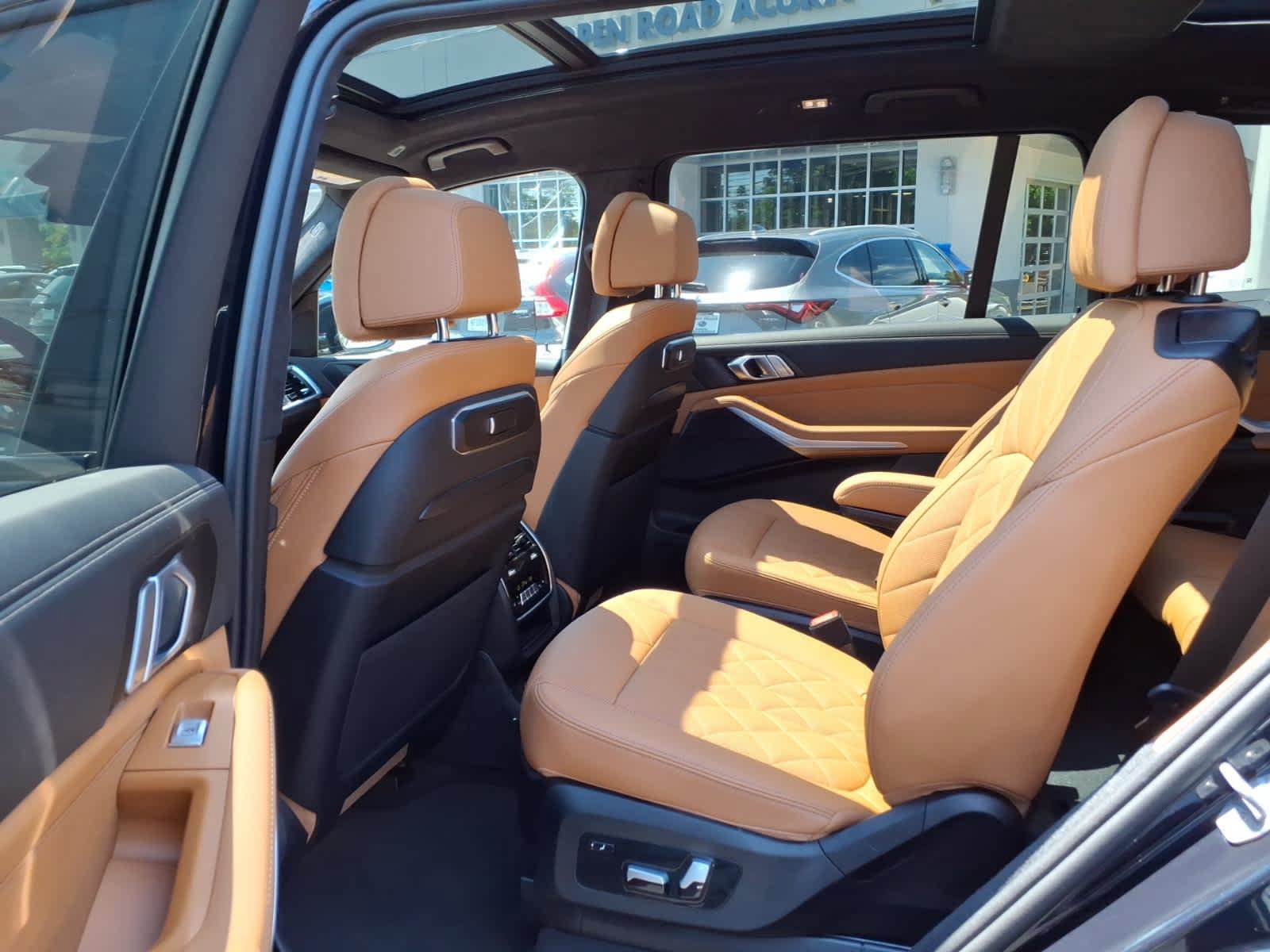 Used 2024 BMW X7 xDrive40i w/ M Sport Package AWD/4WD image 21
