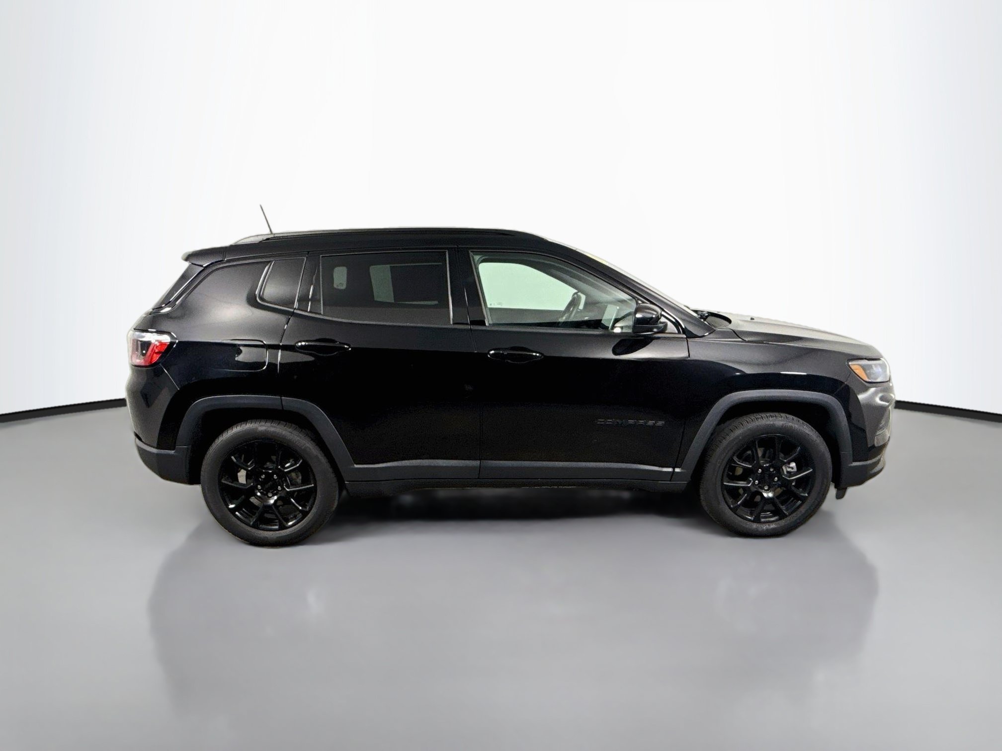 Used 2022 Jeep Compass Latitude FWD image 8