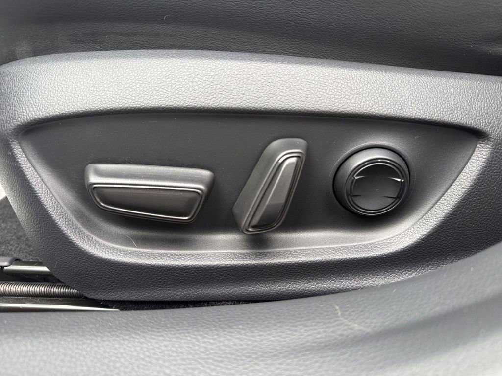 Used 2024 Toyota Prius Prime Premium image 26