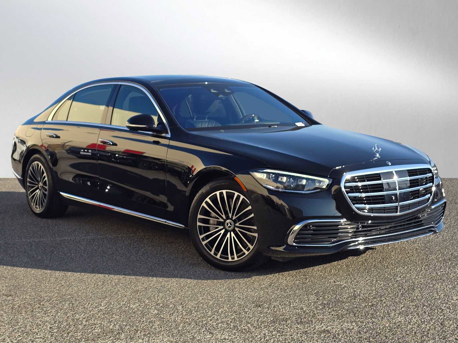 Used 2024 Mercedes-Benz S 580 S 580 image 1
