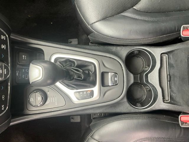 Used 2016 Jeep Cherokee Overland AWD/4WD image 7