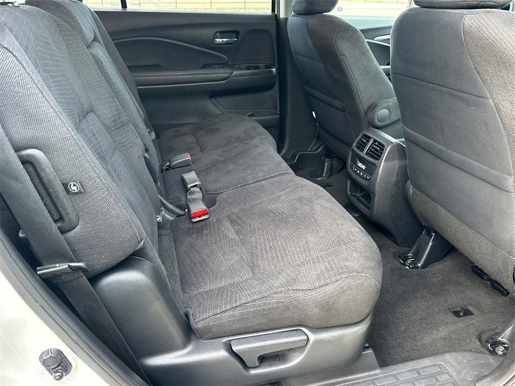 Used 2017 Honda Pilot EX image 11