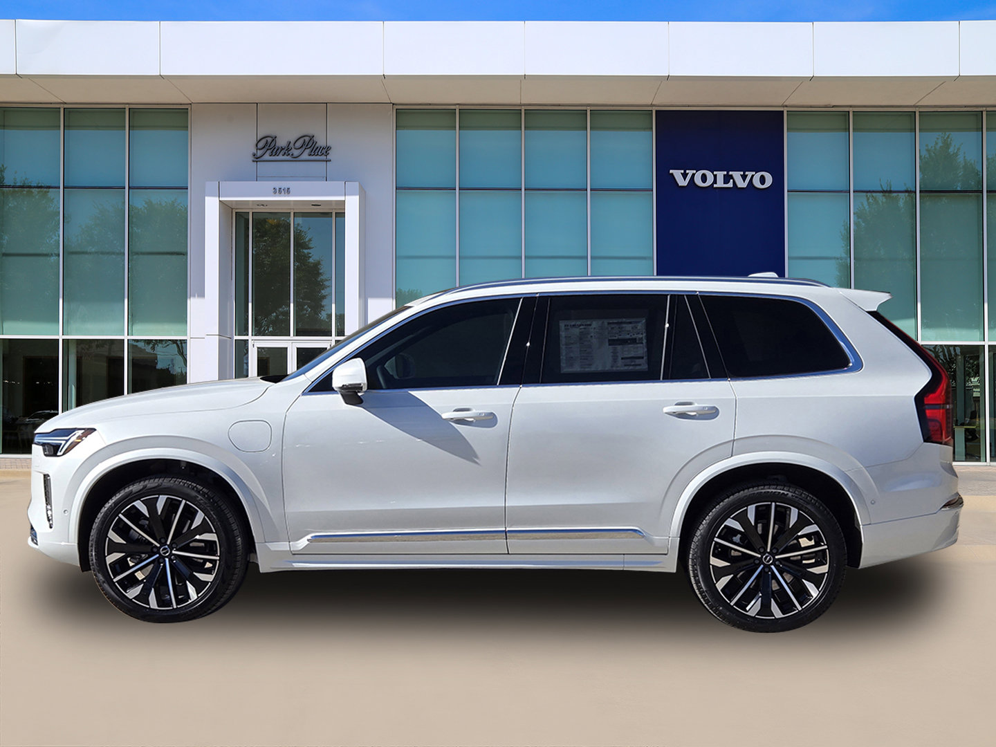 New 2026 Volvo XC90 T8 Plus image 3