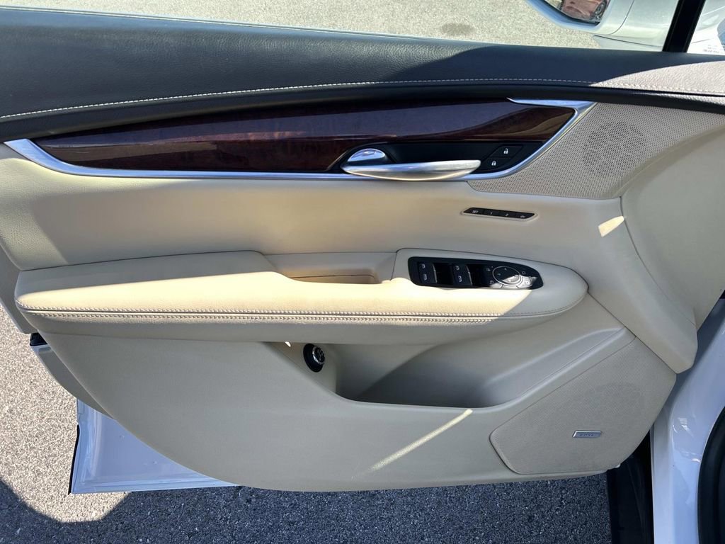 Used 2017 Cadillac XT5 Premium Luxury image 24