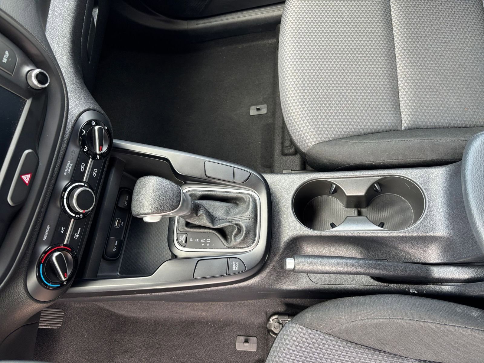 Used 2025 Kia Soul LX w/ LX Technology Package FWD image 39